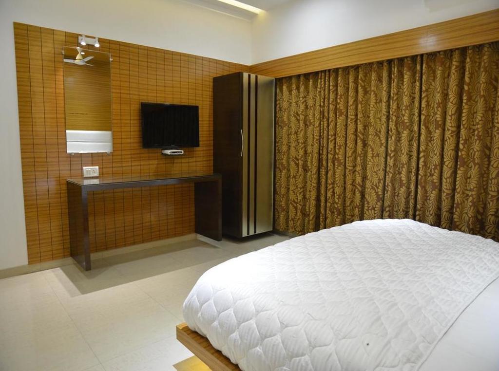 Hotel Corona Bharuch Zimmer foto