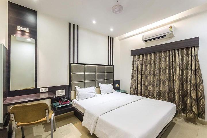Hotel Corona Bharuch Exterior foto